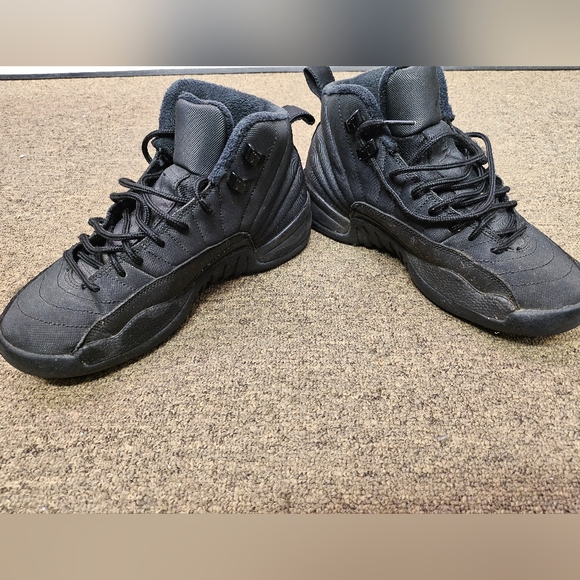 Air Jordan 12 Winterized Black Size 6y - Picture 3 of 7